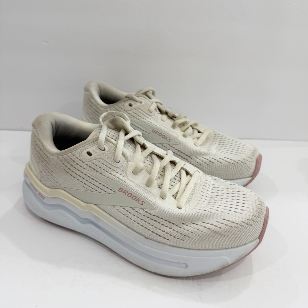 Brooks Women's Cream Athletic Running Shoes with Pink Accent